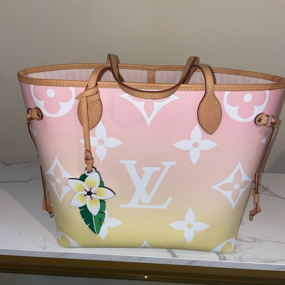 Monogram Giant By The Pool Neverfull MM Light Pink